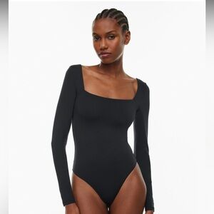 Aritzia Babaton CONTOUR SQUARENECK      color :Total Eclipse, Size M